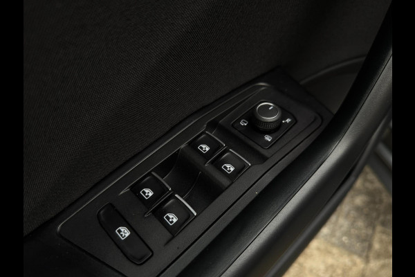 Volkswagen T-Roc 1.0 TSI Style ELEKTR. KLEP / CAMERA / CARPLAY / STUUR & STOELVERW. / ACC / ECC