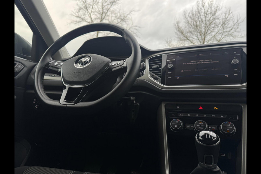 Volkswagen T-Roc 1.0 TSI Style ELEKTR. KLEP / CAMERA / CARPLAY / STUUR & STOELVERW. / ACC / ECC