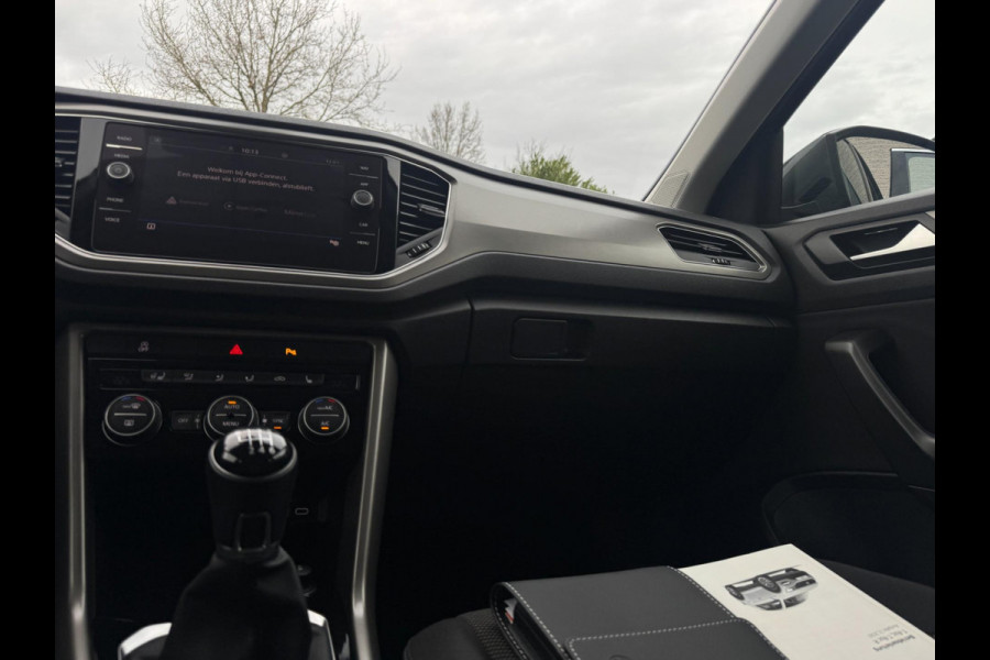 Volkswagen T-Roc 1.0 TSI Style ELEKTR. KLEP / CAMERA / CARPLAY / STUUR & STOELVERW. / ACC / ECC