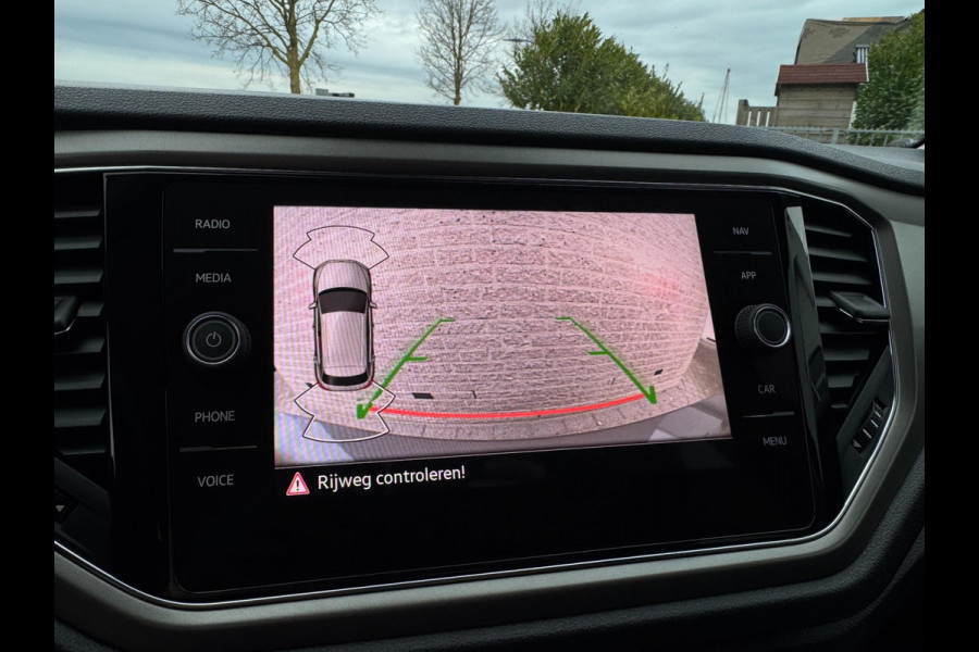 Volkswagen T-Roc 1.0 TSI Style ELEKTR. KLEP / CAMERA / CARPLAY / STUUR & STOELVERW. / ACC / ECC