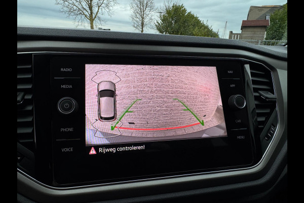Volkswagen T-Roc 1.0 TSI Style ELEKTR. KLEP / CAMERA / CARPLAY / STUUR & STOELVERW. / ACC / ECC