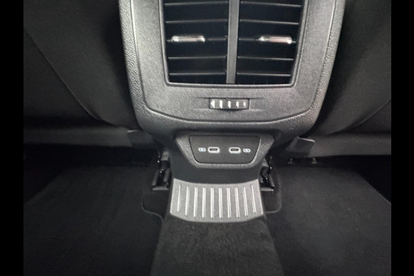 Volkswagen T-Roc 1.0 TSI Style ELEKTR. KLEP / CAMERA / CARPLAY / STUUR & STOELVERW. / ACC / ECC