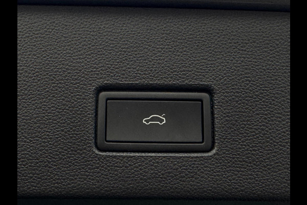 Volkswagen T-Roc 1.0 TSI Style ELEKTR. KLEP / CAMERA / CARPLAY / STUUR & STOELVERW. / ACC / ECC