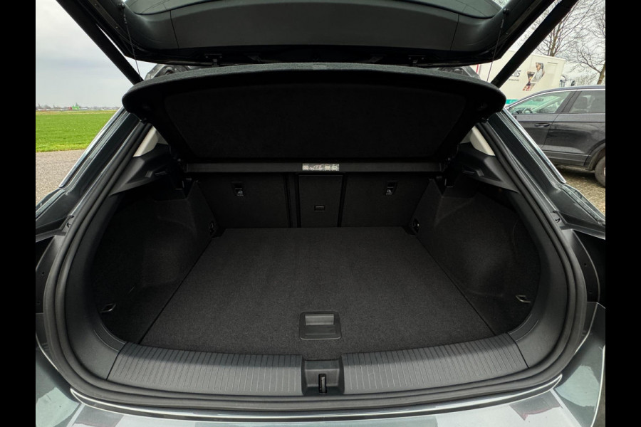 Volkswagen T-Roc 1.0 TSI Style ELEKTR. KLEP / CAMERA / CARPLAY / STUUR & STOELVERW. / ACC / ECC