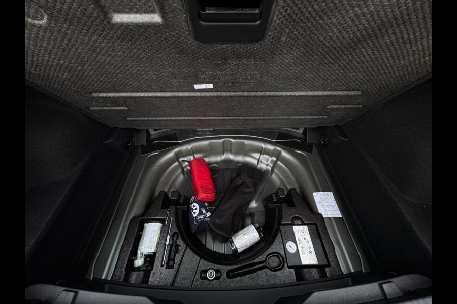 Volkswagen T-Roc 1.0 TSI Style ELEKTR. KLEP / CAMERA / CARPLAY / STUUR & STOELVERW. / ACC / ECC