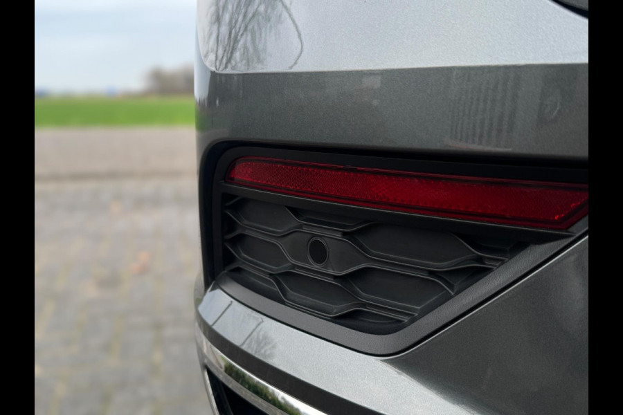 Volkswagen T-Roc 1.0 TSI Style ELEKTR. KLEP / CAMERA / CARPLAY / STUUR & STOELVERW. / ACC / ECC