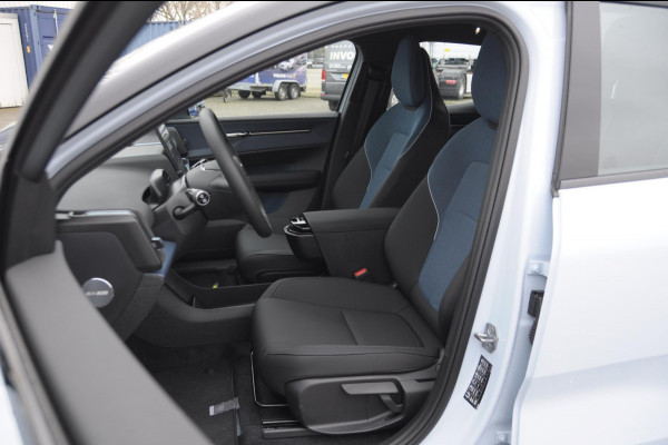 Volvo EX30 272PK Ext. Range Plus / Adaptieve Cruise Control/ Dodehoek Detectie / Parkeersensoren voor en achter/ Achteruitrijcamera/ Warmtepomp/ Google Services/W