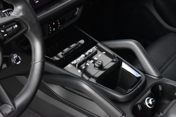 Porsche Cayenne 3.0 E-Hybrid 470pk SportDesign | Pano | Bijrij. Display | Matrix | ACC | 22'' Wielen | Trekhaak | Achterasbest. | Bose |
