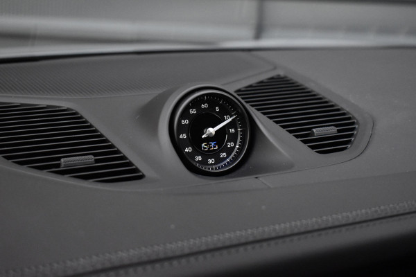 Porsche Cayenne 3.0 E-Hybrid 470pk SportDesign | Pano | Bijrij. Display | Matrix | ACC | 22'' Wielen | Trekhaak | Achterasbest. | Bose |