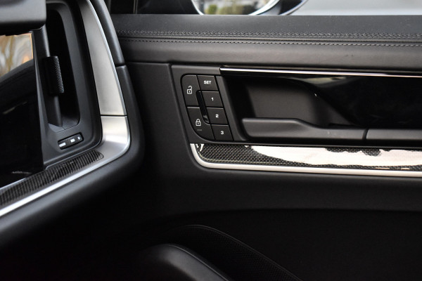 Porsche Cayenne 3.0 E-Hybrid 470pk SportDesign | Pano | Bijrij. Display | Matrix | ACC | 22'' Wielen | Trekhaak | Achterasbest. | Bose |
