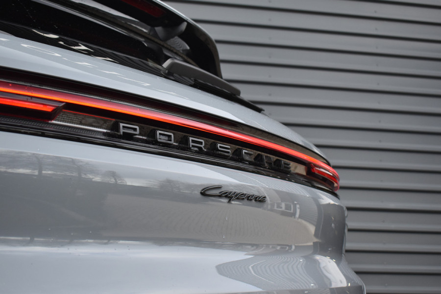 Porsche Cayenne 3.0 E-Hybrid 470pk SportDesign | Pano | Bijrij. Display | Matrix | ACC | 22'' Wielen | Trekhaak | Achterasbest. | Bose |