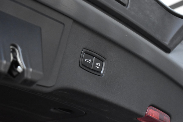 Porsche Cayenne 3.0 E-Hybrid 470pk SportDesign | Pano | Bijrij. Display | Matrix | ACC | 22'' Wielen | Trekhaak | Achterasbest. | Bose |