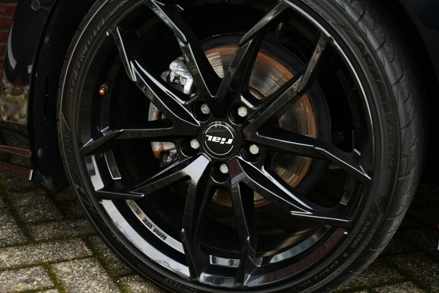 Volkswagen Golf 1.5 eTSI R-Line Pano 19inch Trekh IQ-light ACC Camera