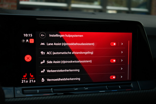 Volkswagen Golf 1.5 eTSI R-Line Pano 19inch Trekh IQ-light ACC Camera