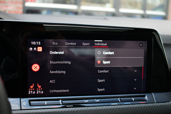 Volkswagen Golf 1.5 eTSI R-Line Pano 19inch Trekh IQ-light ACC Camera