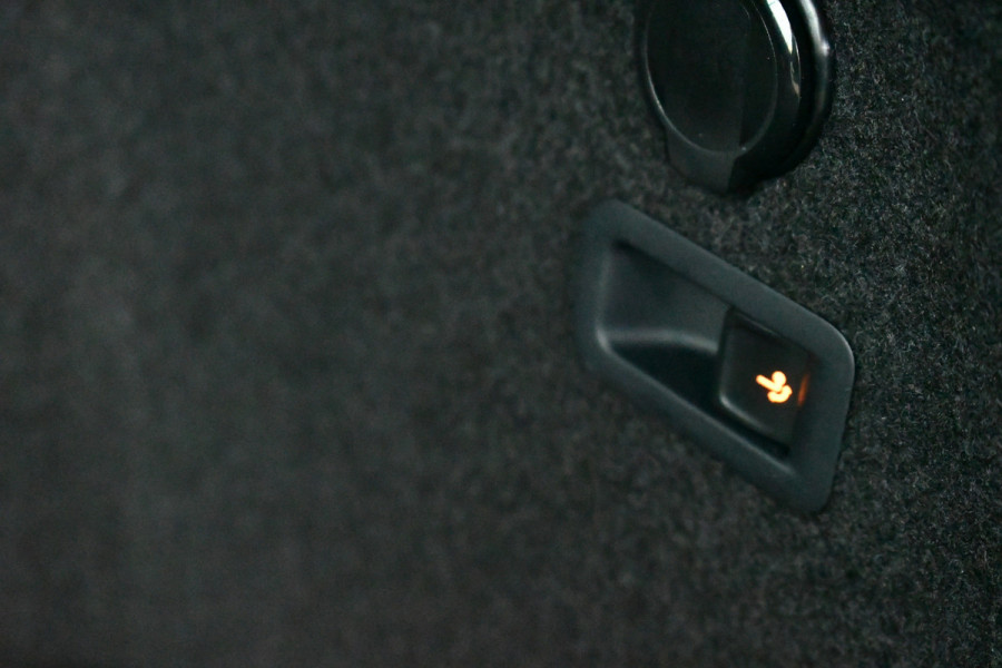 Volkswagen Golf 1.5 eTSI R-Line Pano 19inch Trekh IQ-light ACC Camera