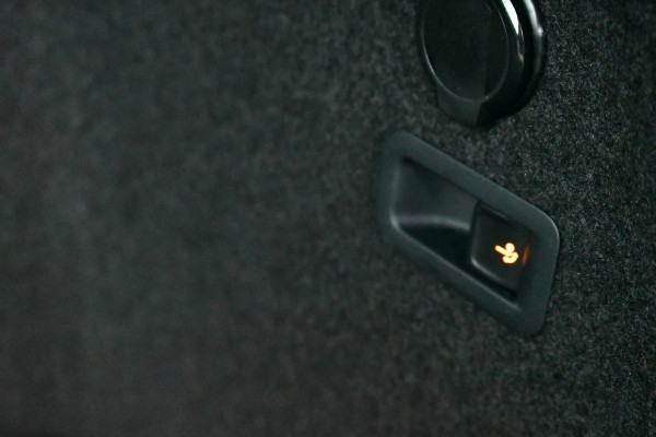 Volkswagen Golf 1.5 eTSI R-Line Pano 19inch Trekh IQ-light ACC Camera