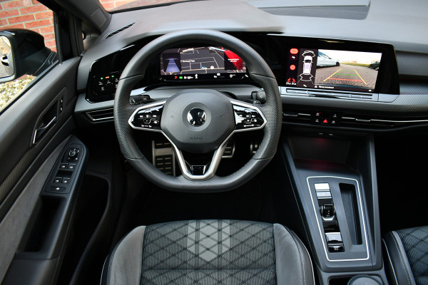 Volkswagen Golf 1.5 eTSI R-Line Pano 19inch Trekh IQ-light ACC Camera