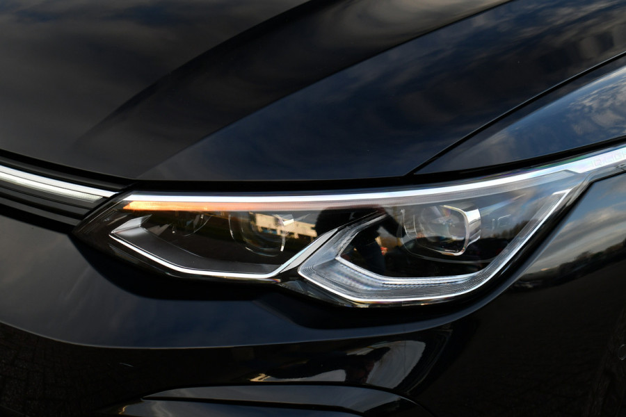 Volkswagen Golf 1.5 eTSI R-Line Pano 19inch Trekh IQ-light ACC Camera