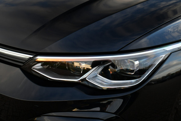 Volkswagen Golf 1.5 eTSI R-Line Pano 19inch Trekh IQ-light ACC Camera