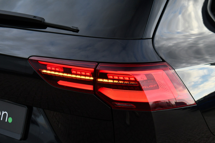 Volkswagen Golf 1.5 eTSI R-Line Pano 19inch Trekh IQ-light ACC Camera