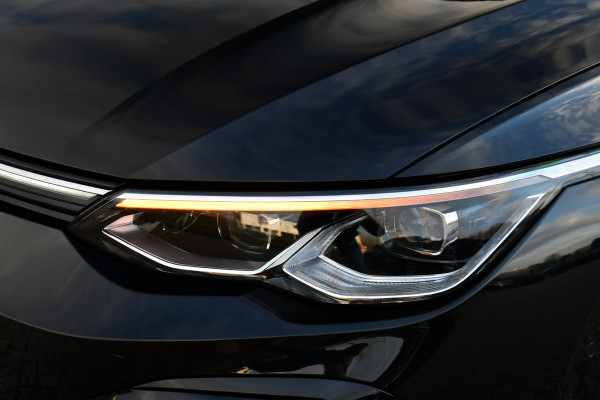 Volkswagen Golf 1.5 eTSI R-Line Pano 19inch Trekh IQ-light ACC Camera