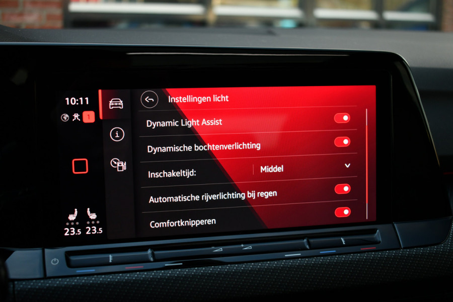 Volkswagen Golf 1.5 eTSI R-Line Pano 19inch Trekh IQ-light ACC Camera