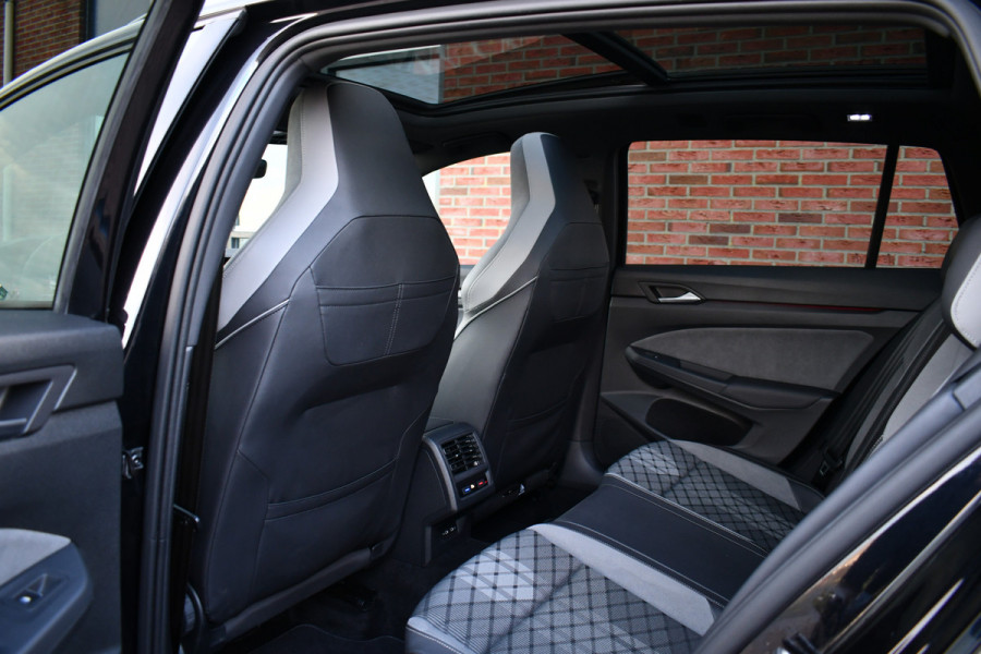 Volkswagen Golf 1.5 eTSI R-Line Pano 19inch Trekh IQ-light ACC Camera