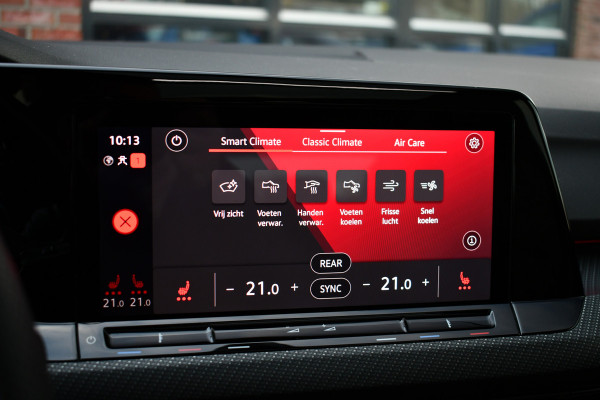 Volkswagen Golf 1.5 eTSI R-Line Pano 19inch Trekh IQ-light ACC Camera