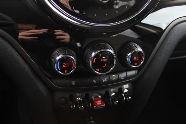 MINI Countryman 2.0 Cooper S ALL4 Classic / Trekhaak / Camera / Head-up / Keyless / 18'' / CarPlay / Stoelverwarming / DAB / Cruise Control