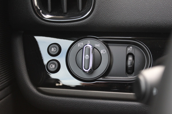 MINI Countryman 2.0 Cooper S ALL4 Classic / Trekhaak / Camera / Head-up / Keyless / 18'' / CarPlay / Stoelverwarming / DAB / Cruise Control