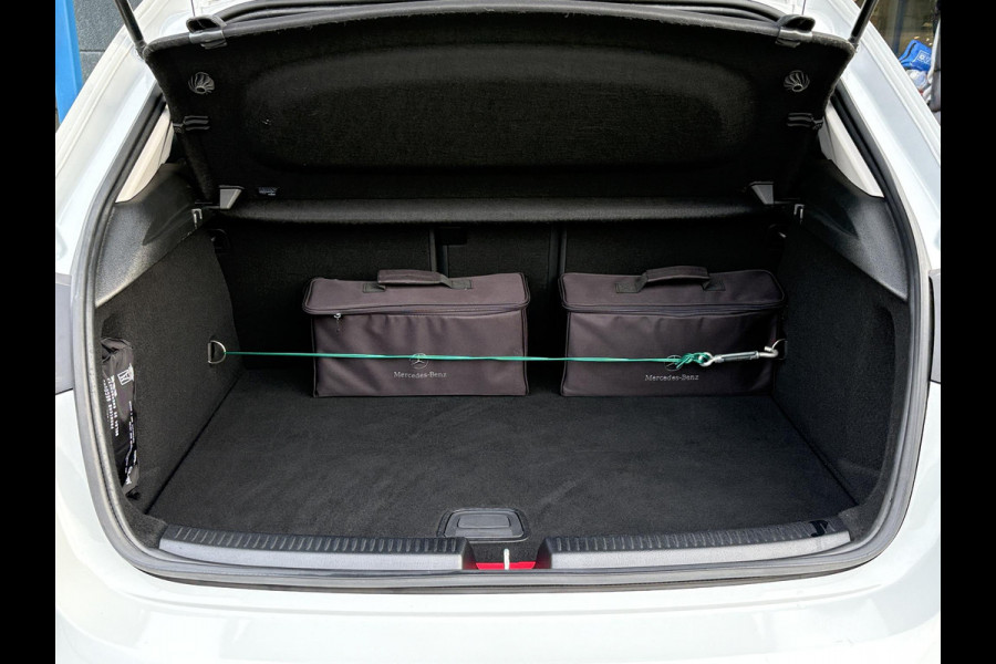 Mercedes-Benz A-Klasse 250 e Business Solution AMG Limited | Wegklapbare trekhaak | Stoelverwarming | Half leder | Camera