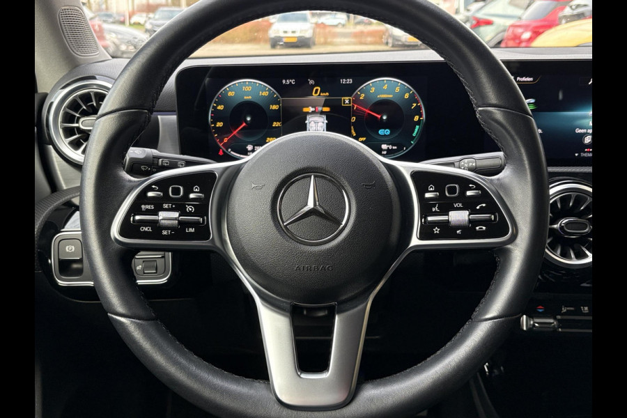 Mercedes-Benz A-Klasse 250 e Business Solution AMG Limited | Wegklapbare trekhaak | Stoelverwarming | Half leder | Camera