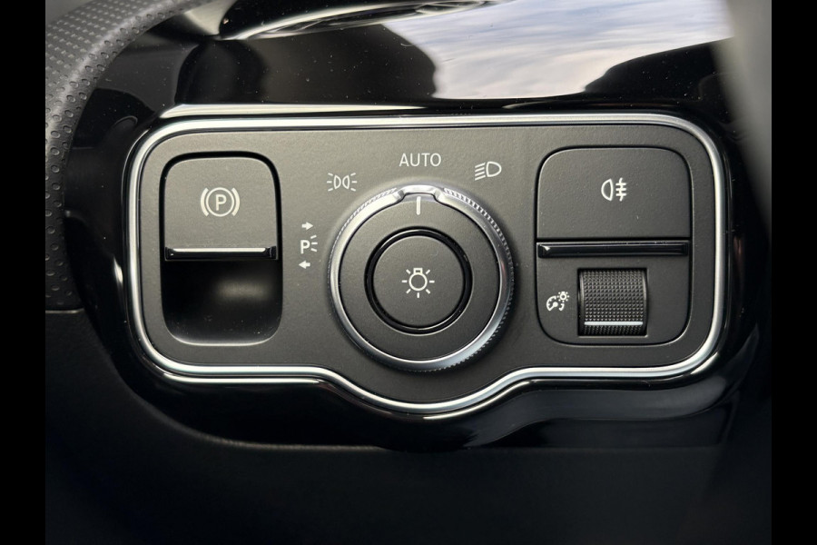Mercedes-Benz A-Klasse 250 e Business Solution AMG Limited | Wegklapbare trekhaak | Stoelverwarming | Half leder | Camera