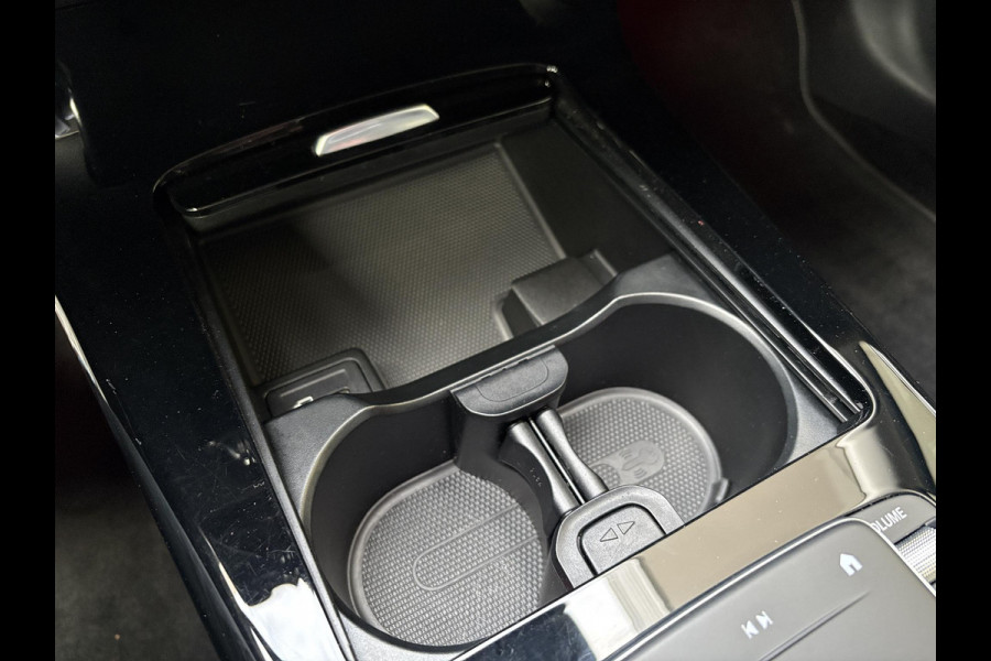 Mercedes-Benz A-Klasse 250 e Business Solution AMG Limited | Wegklapbare trekhaak | Stoelverwarming | Half leder | Camera