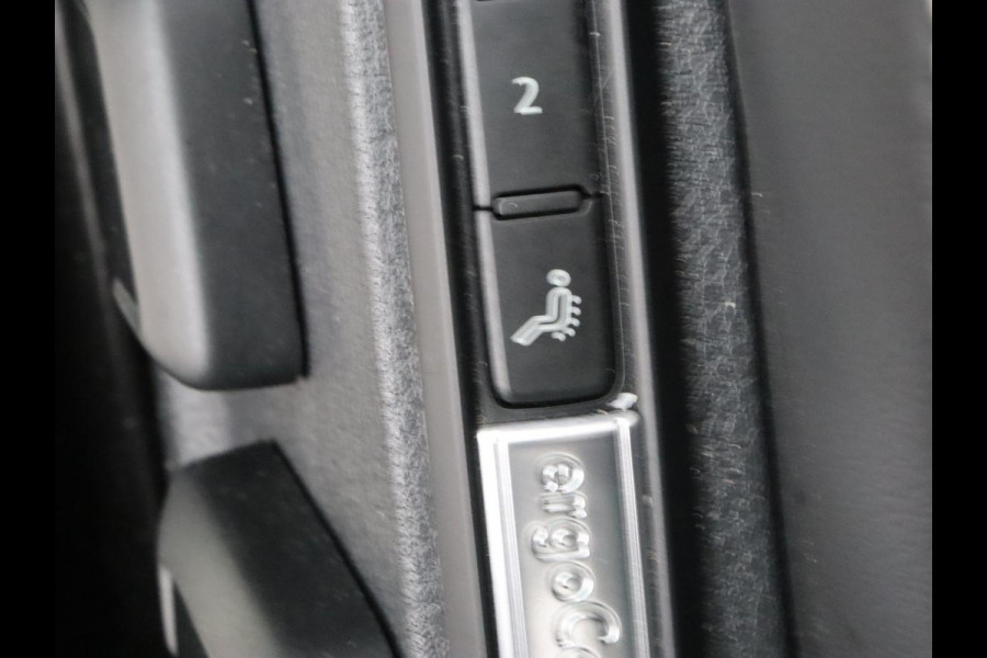 Volkswagen Passat 1.5 TSI R-Line | Nappaleder | Stoelverwarming | Camera | Carplay | Massage | Memory | Side Assist | Navigatie | Matrix LED | Adaptive cruise