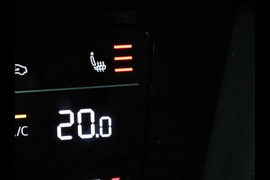Volkswagen Passat 1.5 TSI R-Line | Nappaleder | Stoelverwarming | Camera | Carplay | Massage | Memory | Side Assist | Navigatie | Matrix LED | Adaptive cruise