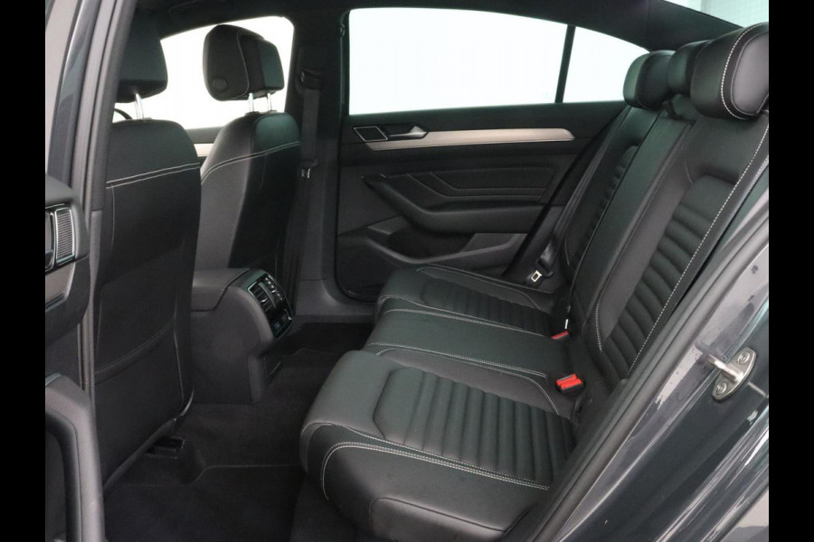 Volkswagen Passat 1.5 TSI R-Line | Nappaleder | Stoelverwarming | Camera | Carplay | Massage | Memory | Side Assist | Navigatie | Matrix LED | Adaptive cruise