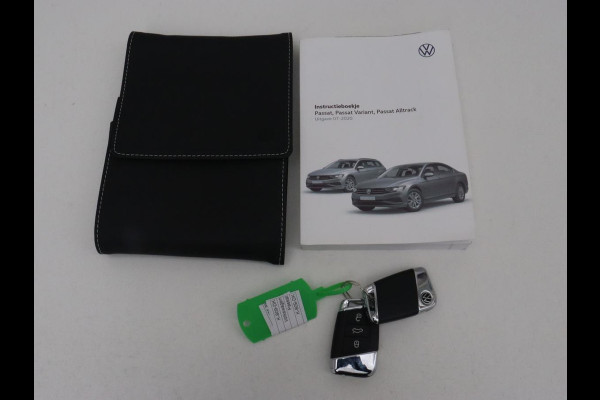 Volkswagen Passat 1.5 TSI R-Line | Nappaleder | Stoelverwarming | Camera | Carplay | Massage | Memory | Side Assist | Navigatie | Matrix LED | Adaptive cruise