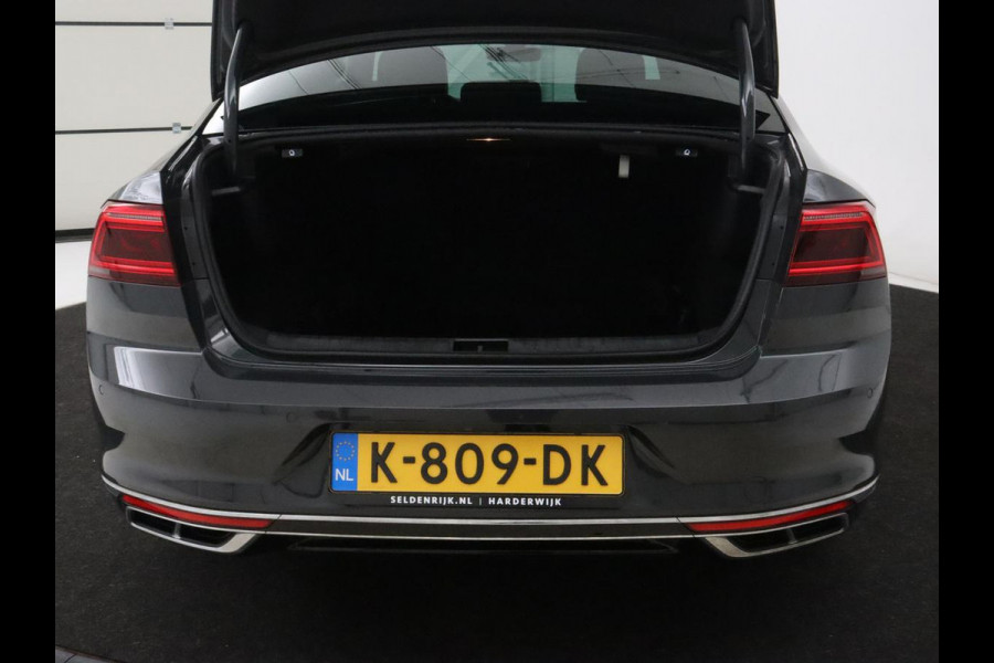 Volkswagen Passat 1.5 TSI R-Line | Nappaleder | Stoelverwarming | Camera | Carplay | Massage | Memory | Side Assist | Navigatie | Matrix LED | Adaptive cruise