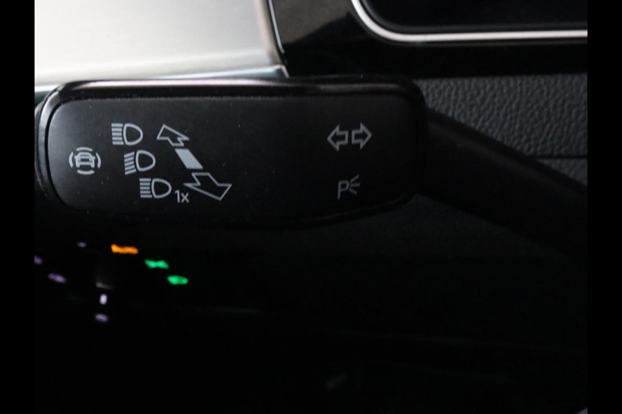 Volkswagen Passat 1.5 TSI R-Line | Nappaleder | Stoelverwarming | Camera | Carplay | Massage | Memory | Side Assist | Navigatie | Matrix LED | Adaptive cruise