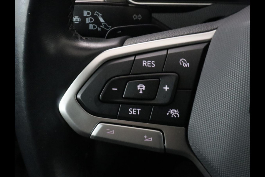 Volkswagen Passat 1.5 TSI R-Line | Nappaleder | Stoelverwarming | Camera | Carplay | Massage | Memory | Side Assist | Navigatie | Matrix LED | Adaptive cruise