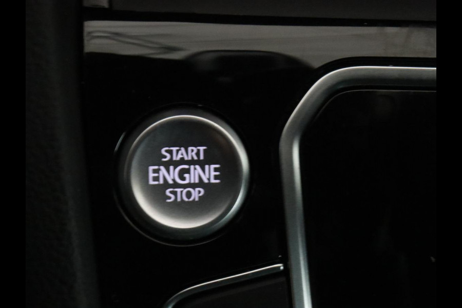 Volkswagen Passat 1.5 TSI R-Line | Nappaleder | Stoelverwarming | Camera | Carplay | Massage | Memory | Side Assist | Navigatie | Matrix LED | Adaptive cruise