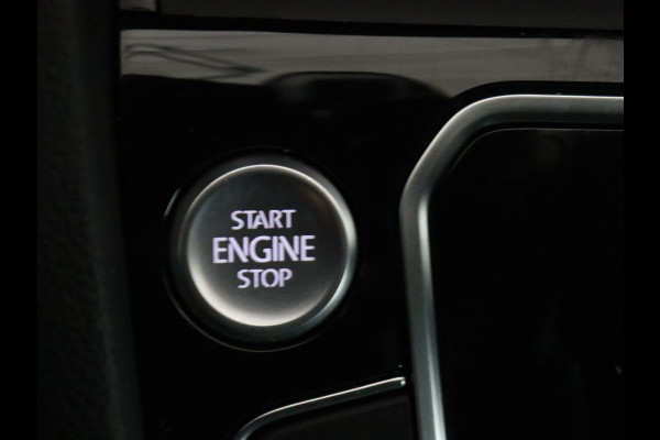 Volkswagen Passat 1.5 TSI R-Line | Nappaleder | Stoelverwarming | Camera | Carplay | Massage | Memory | Side Assist | Navigatie | Matrix LED | Adaptive cruise