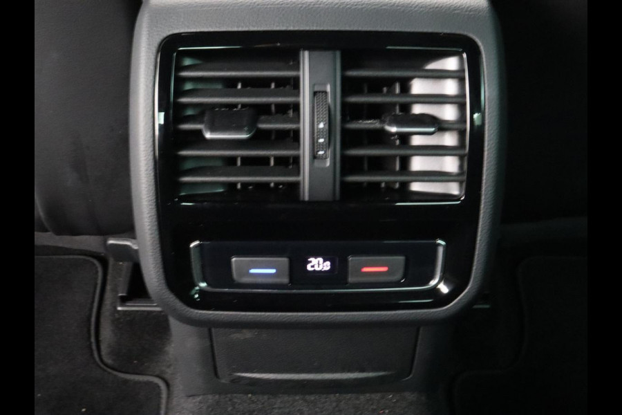 Volkswagen Passat 1.5 TSI R-Line | Nappaleder | Stoelverwarming | Camera | Carplay | Massage | Memory | Side Assist | Navigatie | Matrix LED | Adaptive cruise