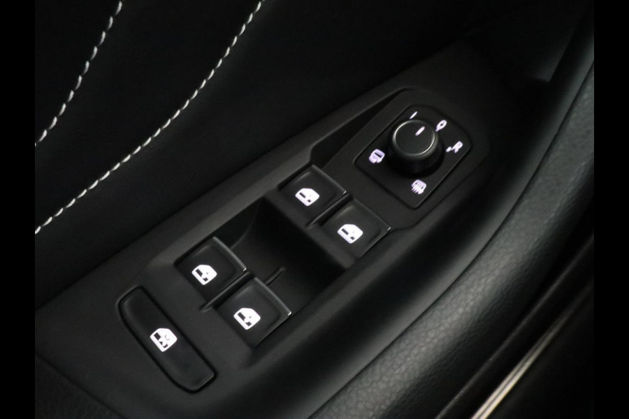 Volkswagen Passat 1.5 TSI R-Line | Nappaleder | Stoelverwarming | Camera | Carplay | Massage | Memory | Side Assist | Navigatie | Matrix LED | Adaptive cruise