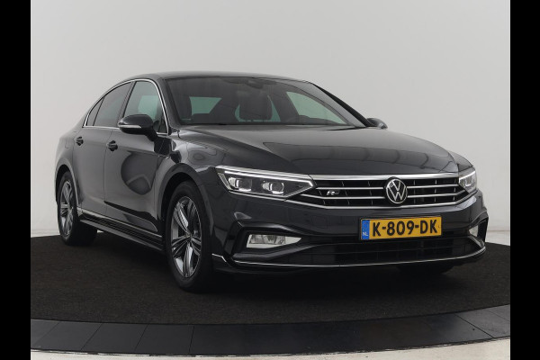 Volkswagen Passat 1.5 TSI R-Line | Nappaleder | Stoelverwarming | Camera | Carplay | Massage | Memory | Side Assist | Navigatie | Matrix LED | Adaptive cruise