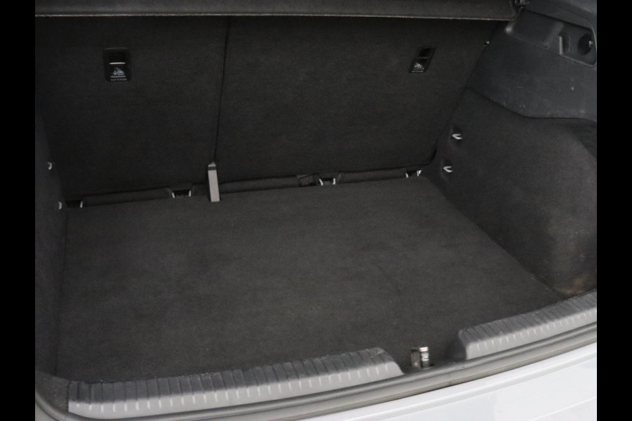 CUPRA Born Adrenaline One 62 kWh | Stoelverwarming | Adaptive cruise | Camera | Carplay | Stuurverwarming | Sfeerverlichting | Navigatie | Full LED | Keyless