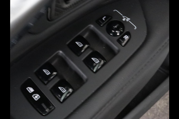 Volvo V90 2.0 T6 AWD Inscription Plug In | Panoramadak | Leder | Stoel & stuurverwarming | Trekhaak | Camera | Adaptive cruise | Carplay | Achterbankverwarming | 19'' | Harman/Kardon | PHEV