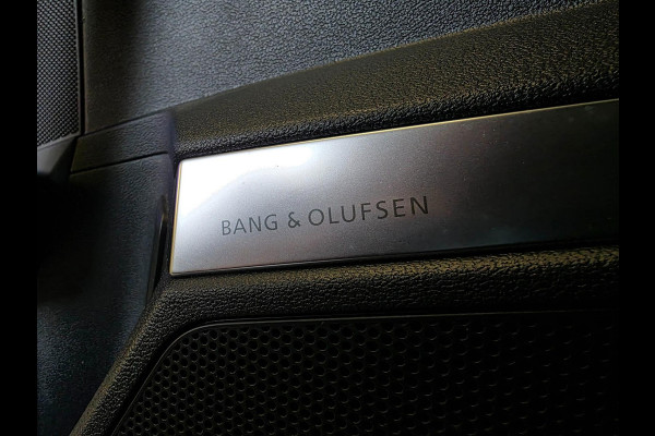 Audi RS3 Sportback 2.5 TFSI RS3 / Pano / B&O / Matrix LED / Dealer onderhouden / Full options / HUD / RS Zetels / GPS Track&Trace